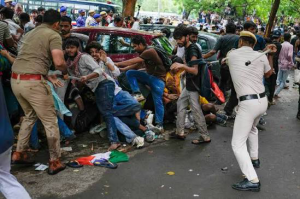 cjp-protest-lathi-charge