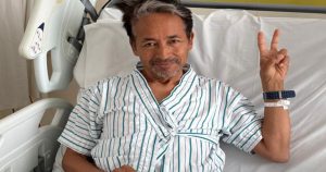 sonam-wangchuk-show-victory-sign