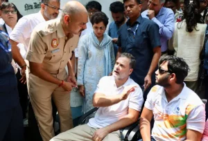 rahul-gandhi-dharna-parliament-street-police-station-1