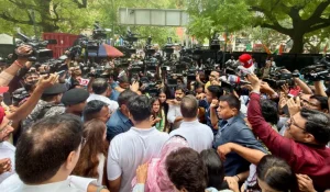 rahul-gandhi-dharna-parliament-street-police-station-2